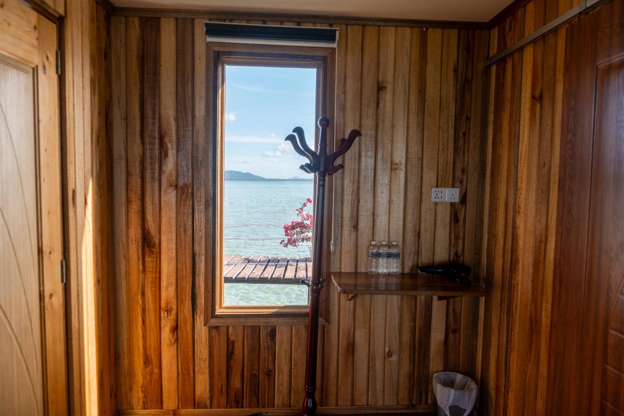 La Water House Semporna Bed and Breakfast Buitenkant foto