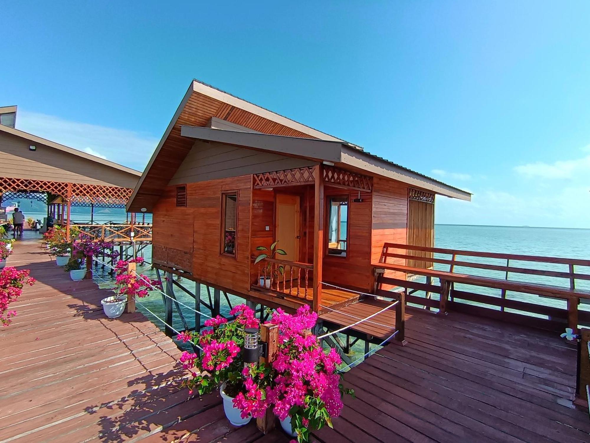 La Water House Semporna Bed and Breakfast Buitenkant foto